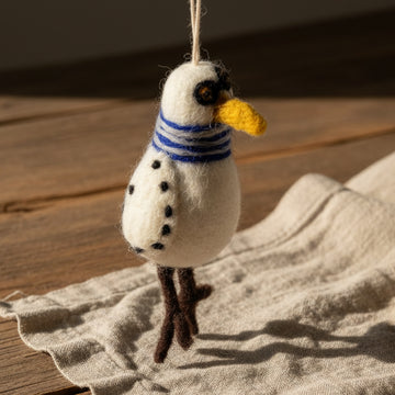 Knasig liten Mås i tovad ull