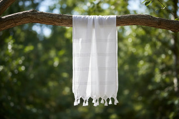 Lyxigt Vitt Badlakan med handknuten frans