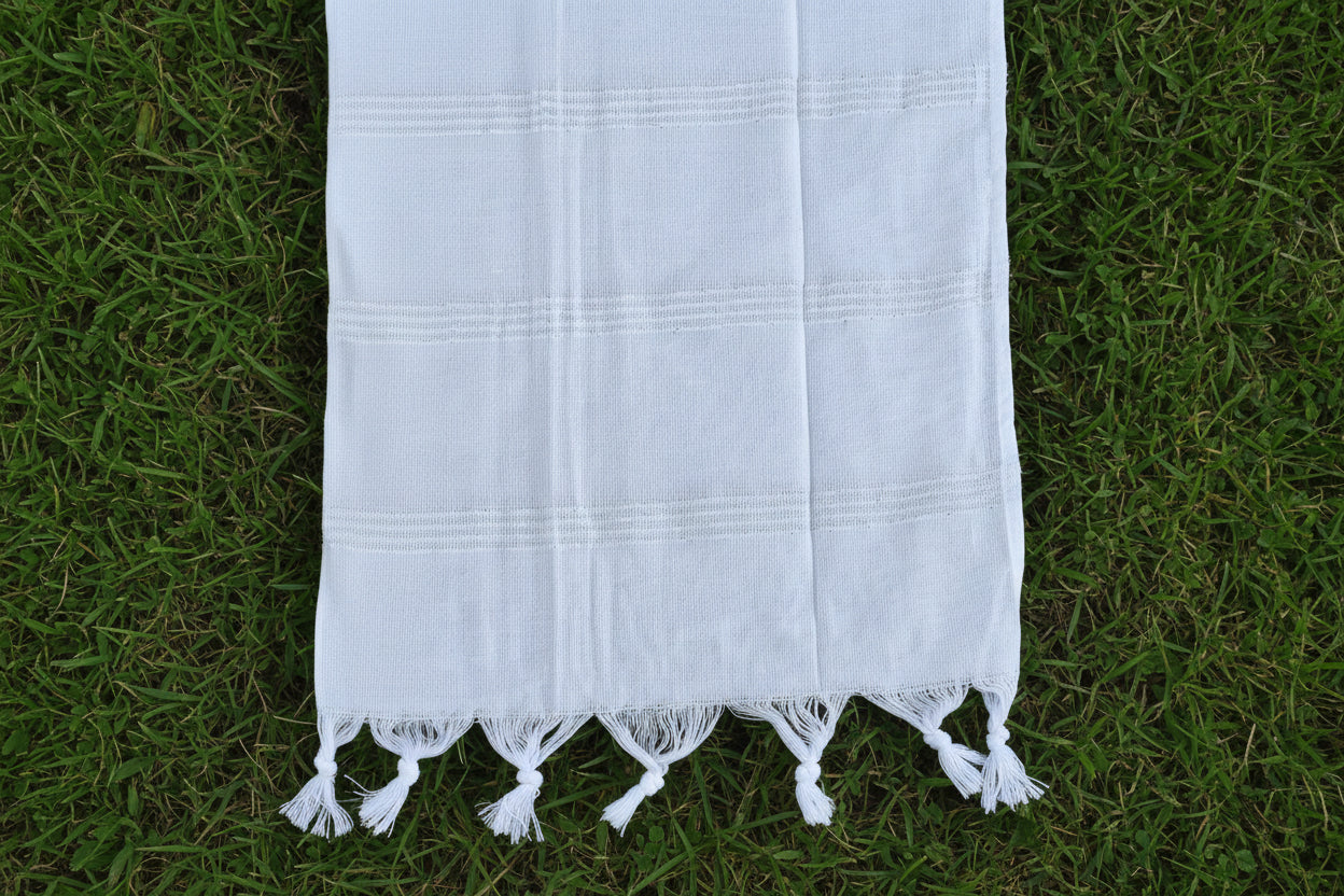 Lyxigt Vitt Badlakan med handknuten frans