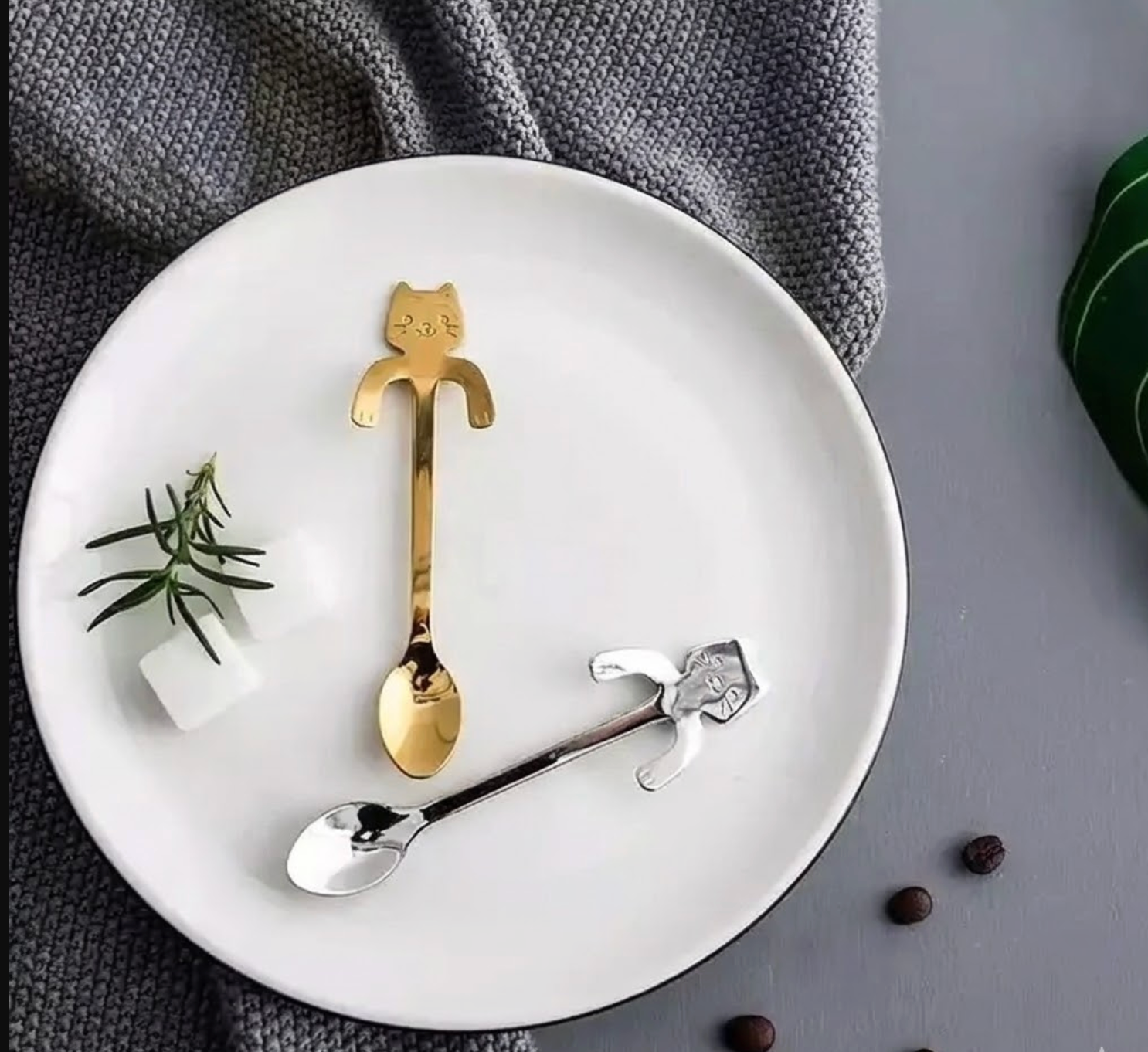 Kattsked som hänger kvar" Silver